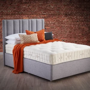 The Cotton Origins 7 mattress features generous layers of cotton and two fleeces of pure 100% British wool, traceable to Red Tractor assured farms, and an eOlus™ sustainable fibre made from recycled water bottles. Cotton is a soft, breathable fibre, which helps to keep heat away from the body. The Cotton Origins 7 is a no-turn mattress.