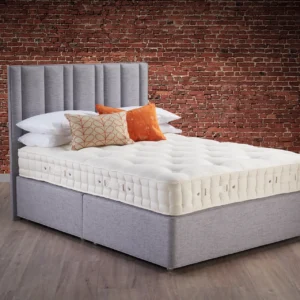 The Cotton Origins 7 mattress features generous layers of cotton and two fleeces of pure 100% British wool, traceable to Red Tractor assured farms, and an eOlus™ sustainable fibre made from recycled water bottles. Cotton is a soft, breathable fibre, which helps to keep heat away from the body. The Cotton Origins 7 is a no-turn mattress.