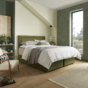 A visually detailed product description for the Hypnos Pillow Top Luxe mattress, featuring a list of its high-quality natural and sustainable fillings, a 10-year guarantee, and tables for dimensions and weight. The description highlights the mattress's plush pillow top, medium to medium soft feel, and ReActivePro™ spring system.