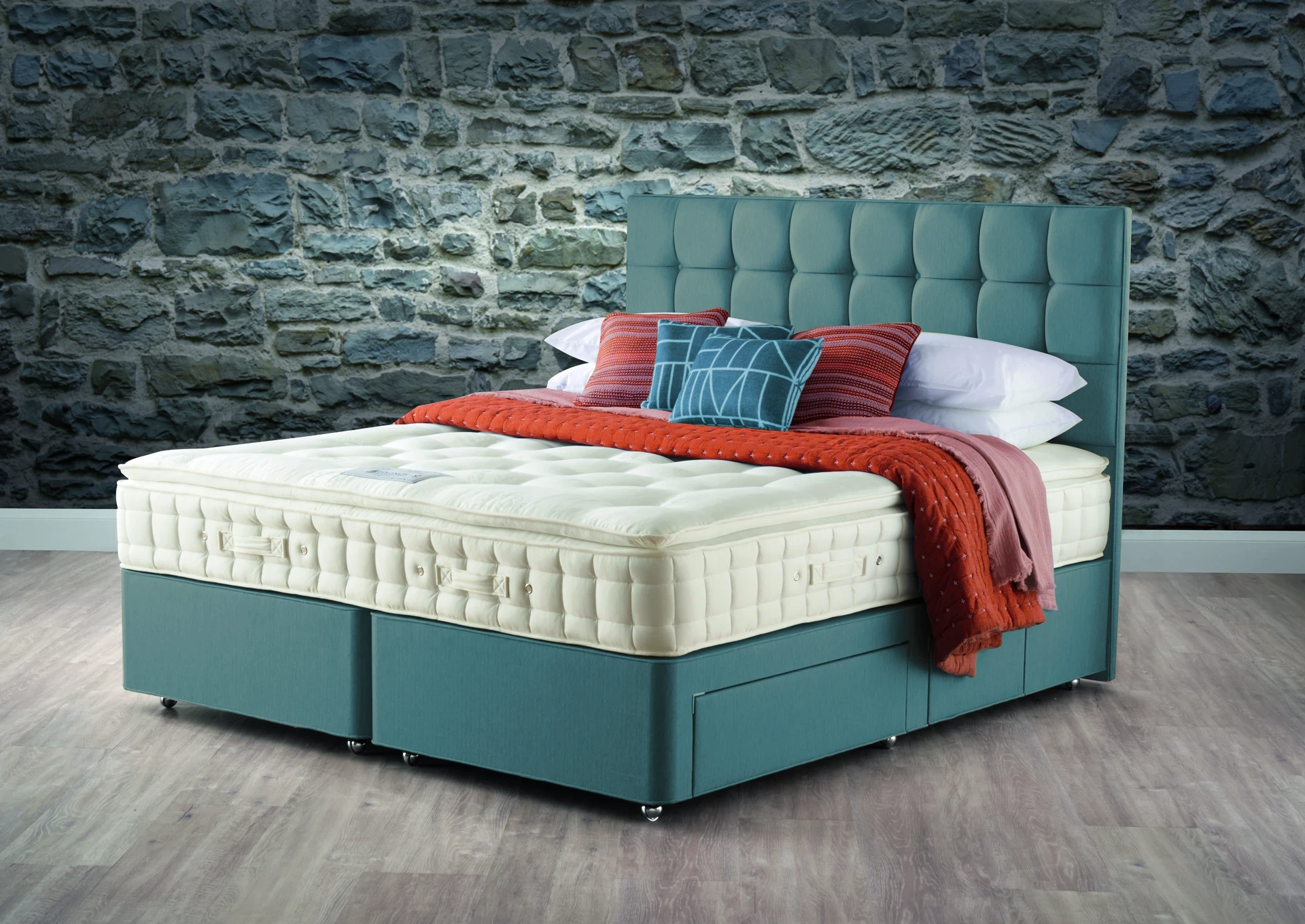 A visually detailed product description for the Hypnos Pillow Top Select mattress, featuring a list of its high-quality natural and sustainable fillings, a 10-year guarantee, and tables for dimensions and weight. The description highlights the mattress's plush pillow top and ReActiveProβ’ spring system.