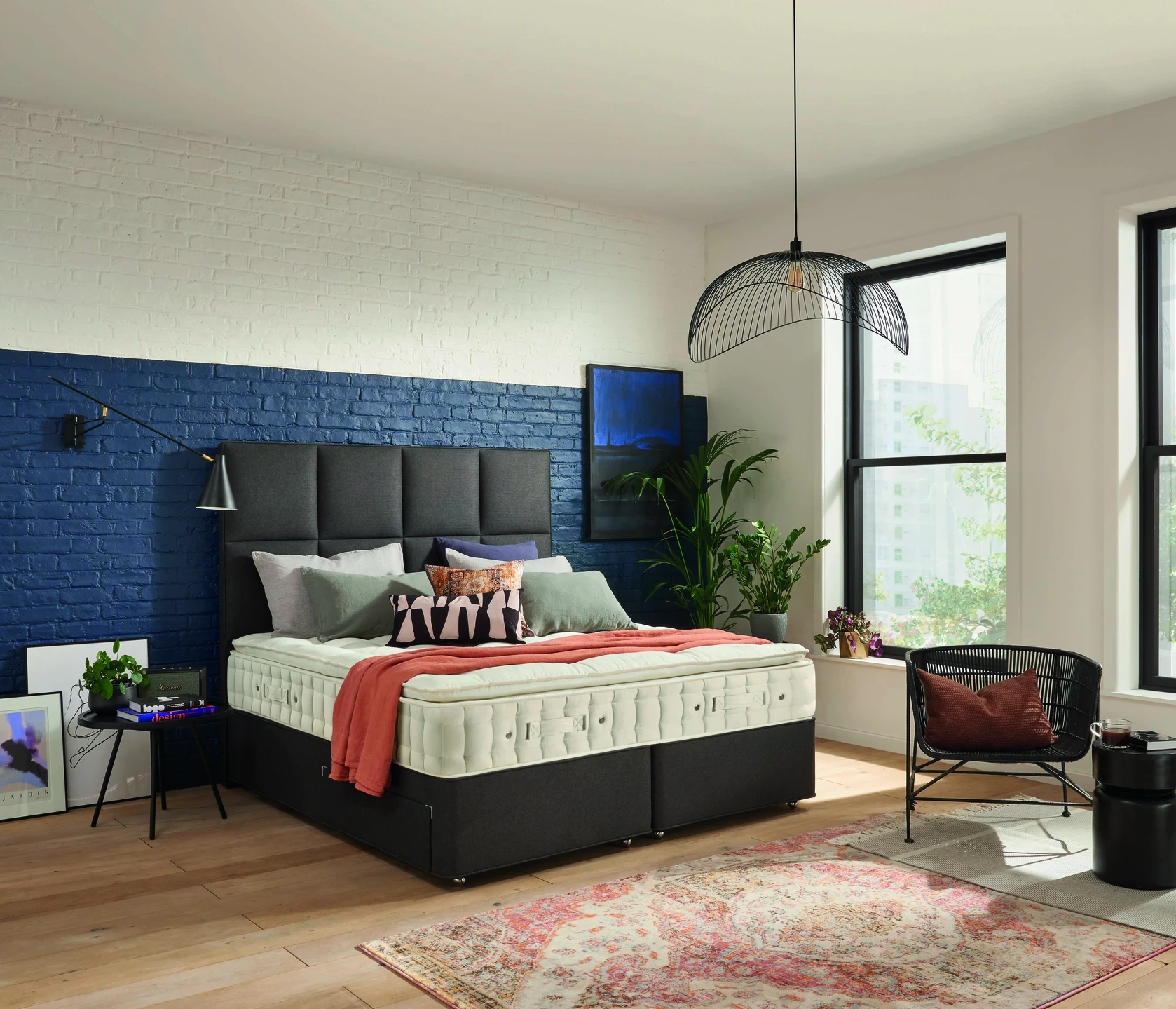 A visually detailed product description for the Hypnos Pillow Top Select mattress, featuring a list of its high-quality natural and sustainable fillings, a 10-year guarantee, and tables for dimensions and weight. The description highlights the mattress's plush pillow top and ReActiveProβ’ spring system.