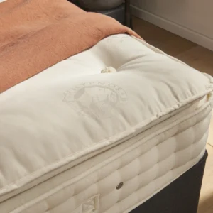 A visually detailed product description for the Hypnos Pillow Top Select mattress, featuring a list of its high-quality natural and sustainable fillings, a 10-year guarantee, and tables for dimensions and weight. The description highlights the mattress's plush pillow top and ReActiveProβ’ spring system.