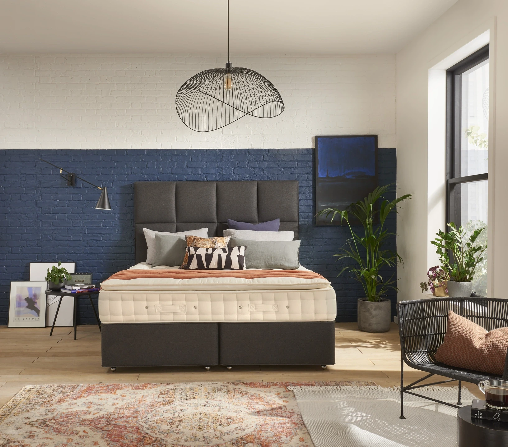 A visually detailed product description for the Hypnos Pillow Top Select mattress, featuring a list of its high-quality natural and sustainable fillings, a 10-year guarantee, and tables for dimensions and weight. The description highlights the mattress's plush pillow top and ReActiveProβ’ spring system.