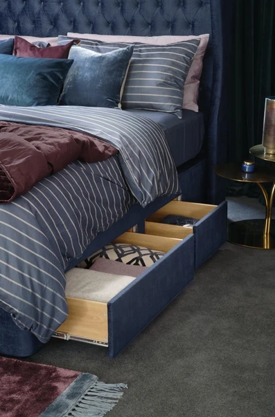 A visually detailed product description for the Hypnos Wool Origins 10 mattress, featuring a list of its high-quality natural fillings, a 10-year guarantee, and tables for dimensions and weight. The description highlights the mattress's generous wool content, ReActiveProβ’ spring system, and double-sided design.