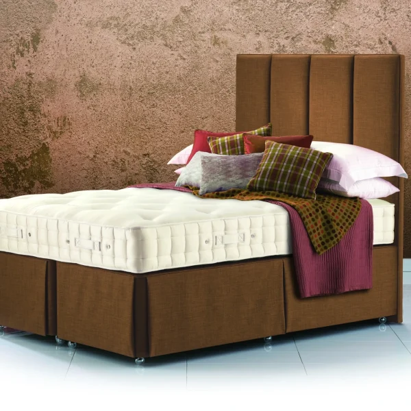 🛡️ Up to a 10-year guarantee 🛏️ Two comfort tensions to choose from 🌀 An 8-turn pocket spring system for responsive support 🌿 Two layers of luxurious natural latex